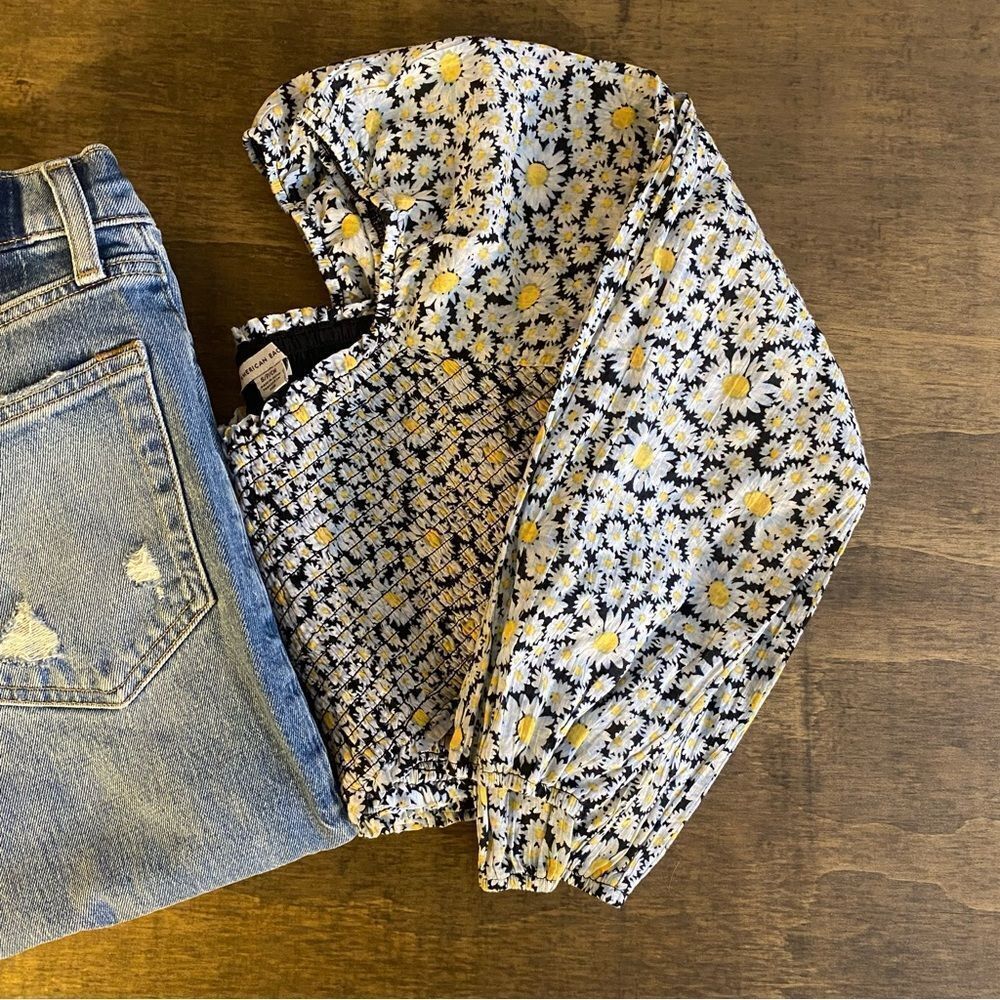 American Eagle Outfitters Daisy Print Smocked Crop Top